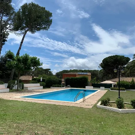Casita Rustica Con Jardin Y Piscina Holiday home *