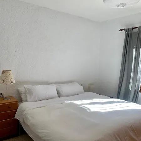 Casita Rustica Con Jardin Y Piscina
